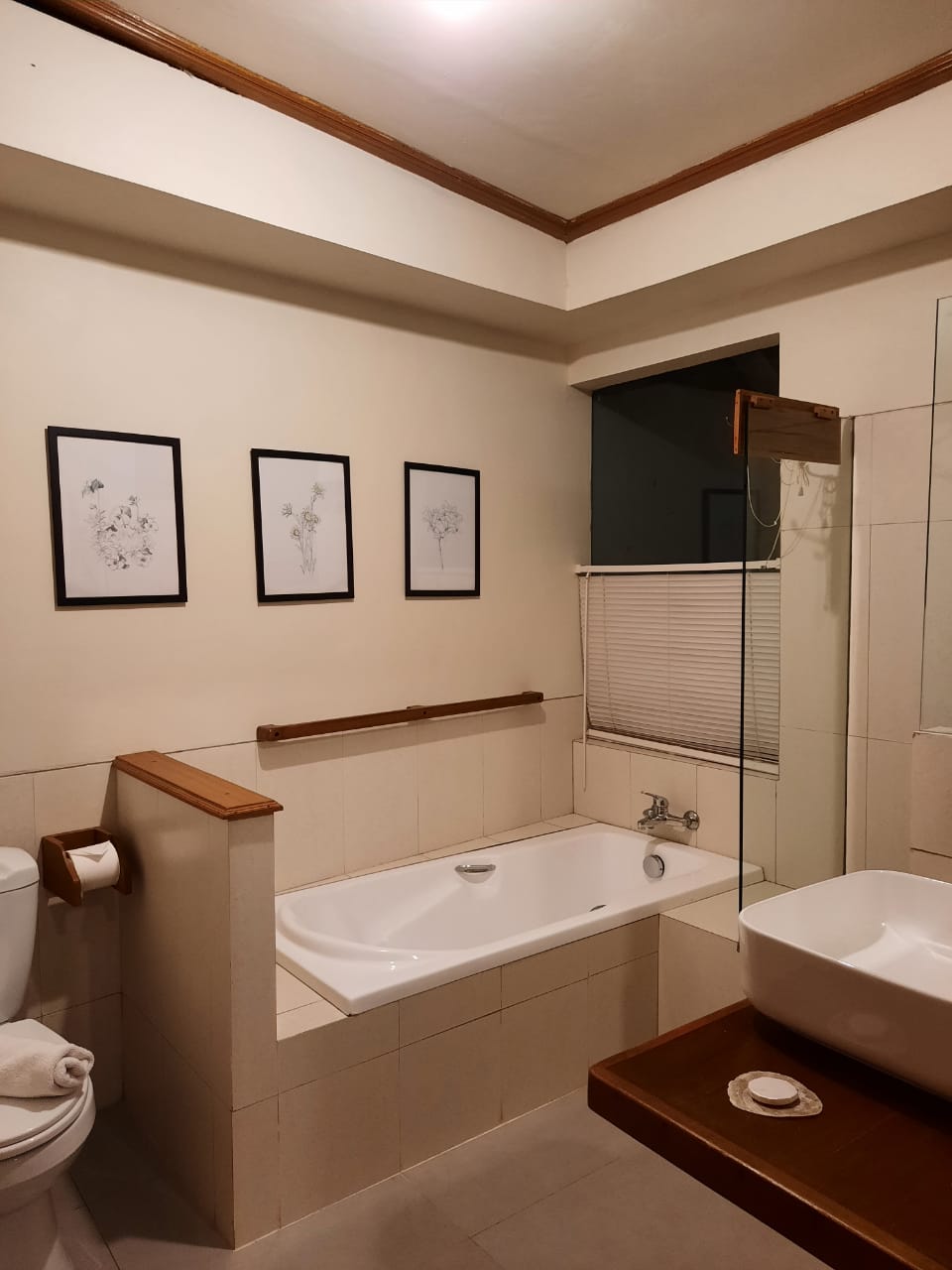 Kamar Trocus Cottage 2p di Legon Waru Cottage & Resort (Pinggir Pantai View Laut)